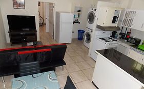 Stewart Apt- Trincity, Airport, Washer, Dryer, Office, Cable , Wifi